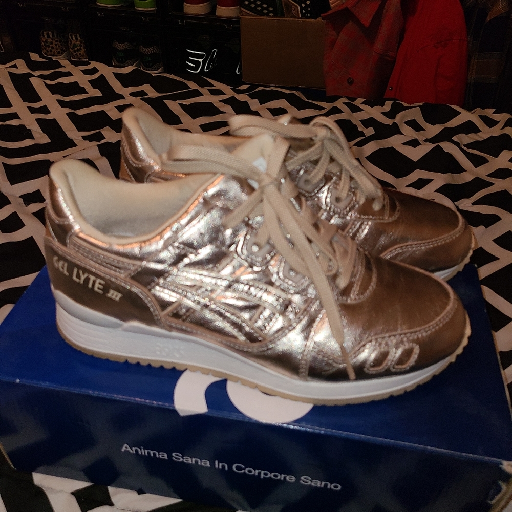 ASICS - Picture 3 of 8